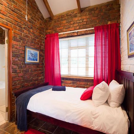 Swallows Nest Country Cottages Stormsrivier Kamer foto