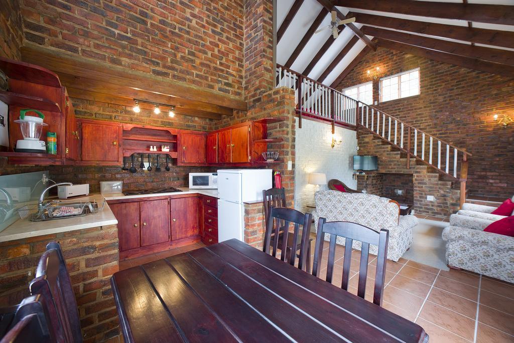 Swallows Nest Country Cottages Stormsrivier Kamer foto